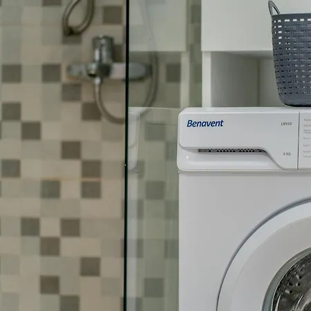 In Cristianos By The * לוס כריסטיאנוס