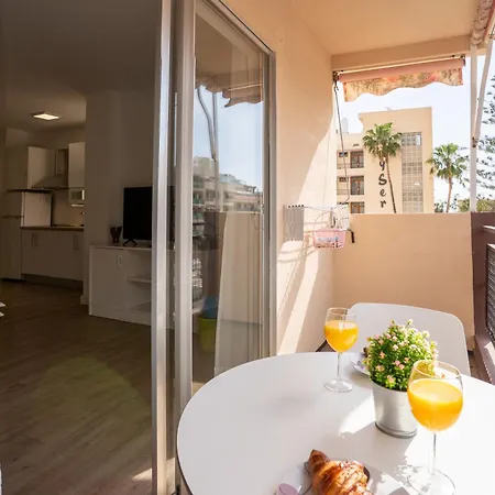 In Cristianos By The * לוס כריסטיאנוס